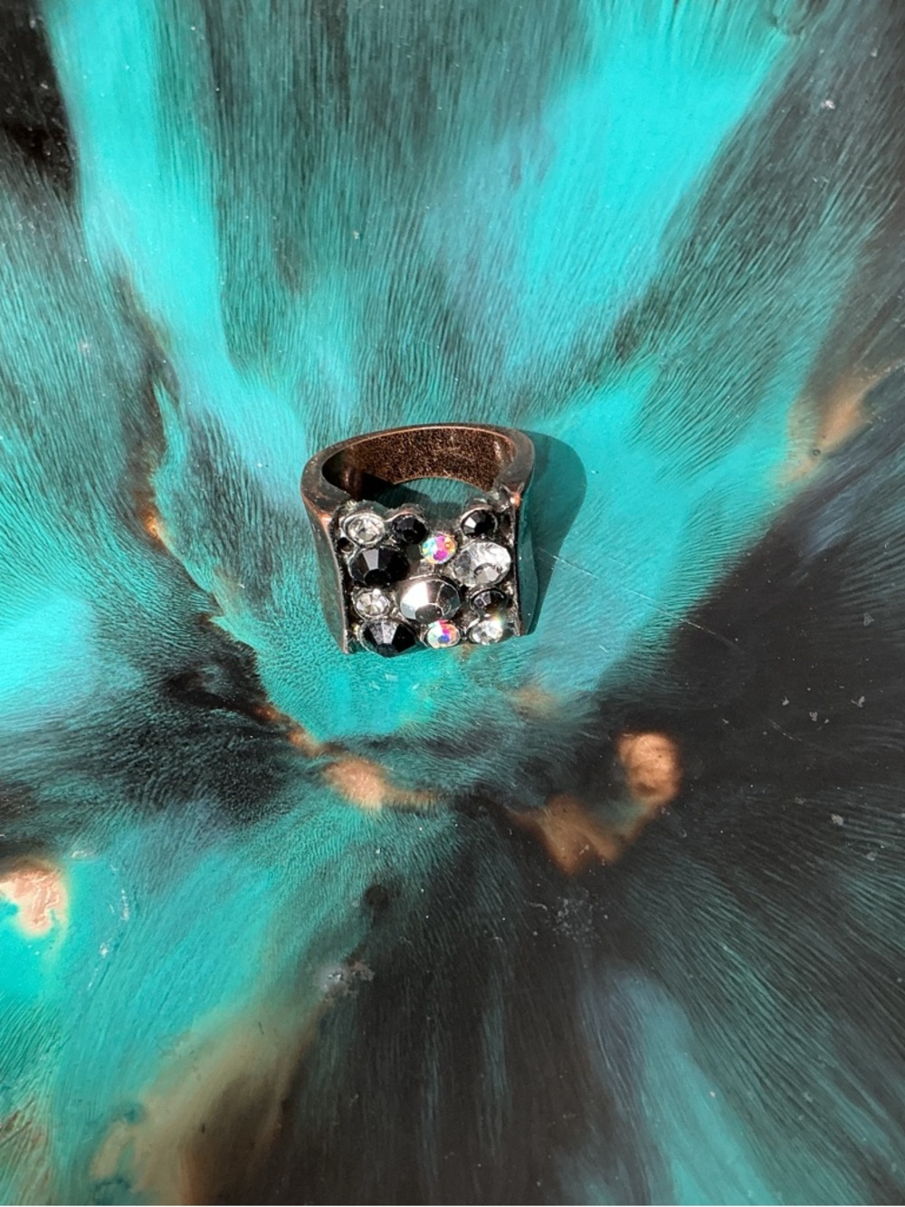 Unique Beautiful Rhinestones Gunmetal Color Ring